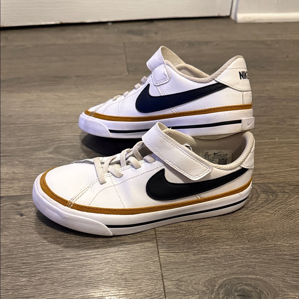 Nike Kids Court Legacy low tops White and Black Sneakers with khaki trim